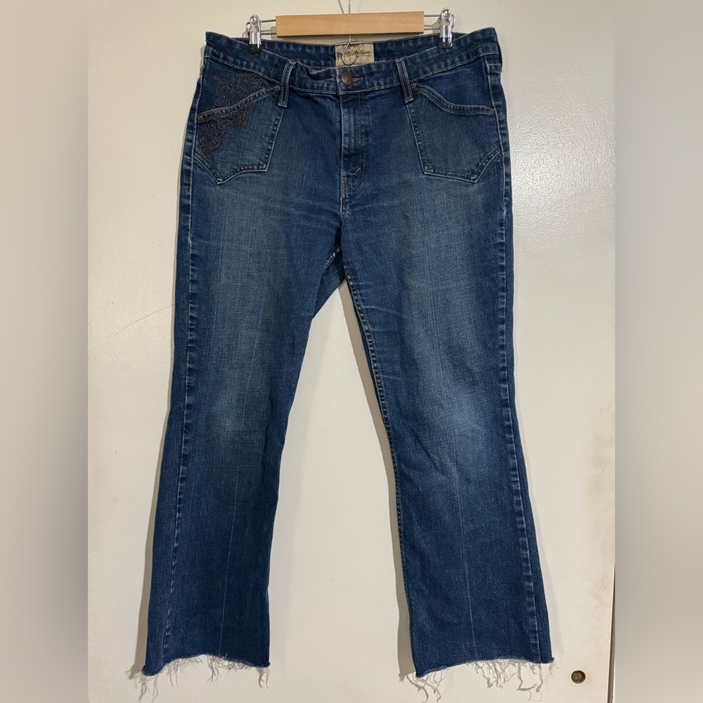 Levi's Classic Blue Boot Cut Jeans embroidered design Size 16